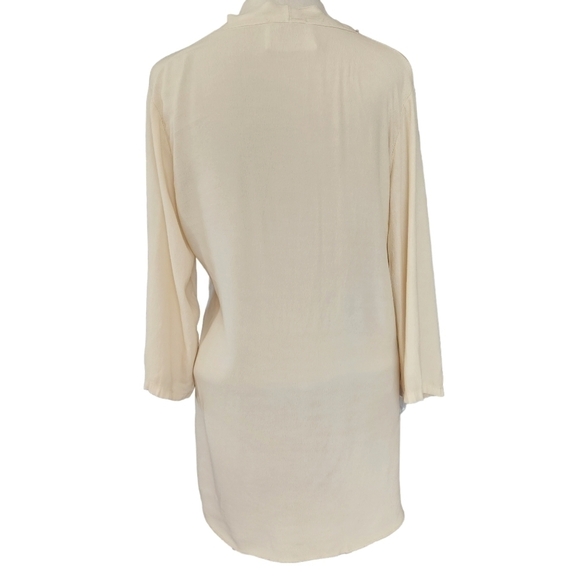 𝅺Free for Humanity Ivory Flowy Blouse - Picture 4 of 5